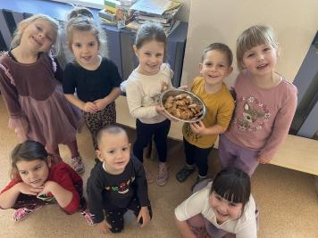 zdobíme medovníčky zdobíme medovníčky